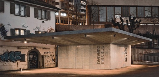 Jugendkulturhaus Dynamo, Zürich <br />Verzinkte Lochblech-Stahlfassade und Titanzink-Stehfalzdach, Kaufmann Spenglerei + Sanitär AG, Egg
