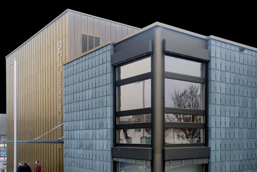 Katholisches Pfarreizentrum, WilFalzdach- und Fassade aus Kupfer, Arge: Spenglermeister Franz Mächler, Wil und Waga Spenglertechnik AG, Sirnach