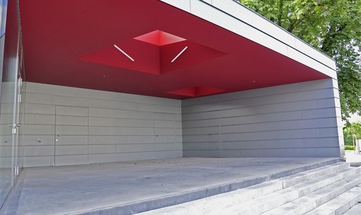 Mehrzweckhalle, Sankt GallenDoppelstehfalzdach und Fassade mit horizontalen Winkelfalzbahnen aus vorbewittertem Titanzink, Zeuch AG, Gossau