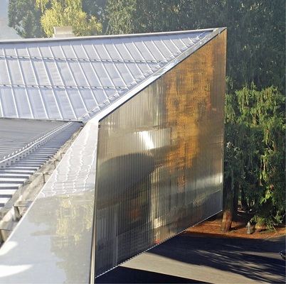 Kongresssaal, InterlakenPreisträger Goldene Spenglerarbeit 2011: Doppelfalzdach und Paneelfassade aus Edelstahl, Ramseyer und Dilger AG, Bern