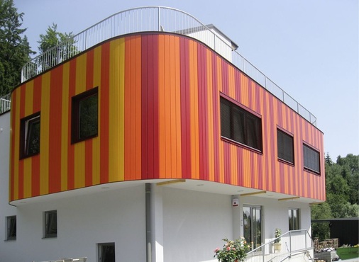 ... Aluminiumfassaden bieten Klempnerfachbetrieben und Bauherren erstaunliche und farbenfrohe Möglichkeiten
