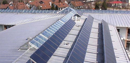 ... ermöglichen auf Metallbedachungen sogar die Montage aufgeständerter Photovoltaik-Anlagen
