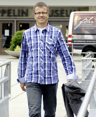 Ein toller Tag auf dem Boot. Der Branche wünsche ich viel Erfolg beim iib. Ich bin froh, dass aus dem Mangel an einer einheitlichen Berufsbezeichnung für Klempner, Spengler, Flaschner und Blechner nicht eine der sonst üblichen Abkürzungen wie beispielsweise KSFB entstand.Christian Fürholzer RoofTech GmbH, Weil der Stadt