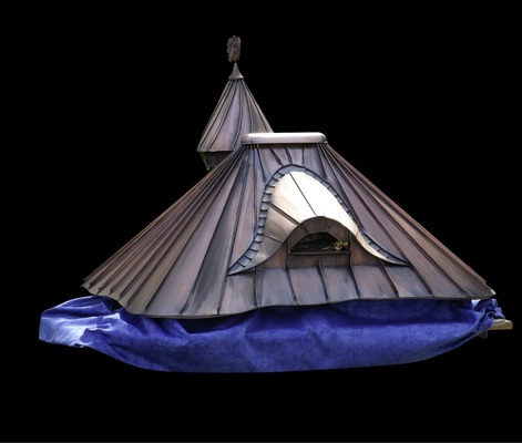 15 TraumdachZahlreiche konische Stehfalzscharen und mehrteilige geschwungene sowie gefalzte Kehlausbildungen Material: Kupfer, 0,5 mm Verarbeitung: Falztechnik