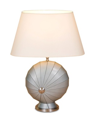 31 Tischlampe Nautilus<br />Diffizil nach innen gefalzter und kreisrunder Lampenkörper mit formschönem Sockel<br />Material: Titanzink<br />Verarbeitung: vorwiegend Falztechnik