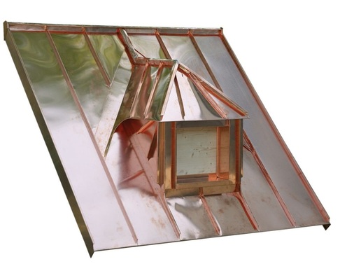 41 Kupferdach<br />Modell eines Pultdaches mit eingearbeiteter Dachgaube<br />Material: Kupfer <br />Verarbeitung: Falztechnik