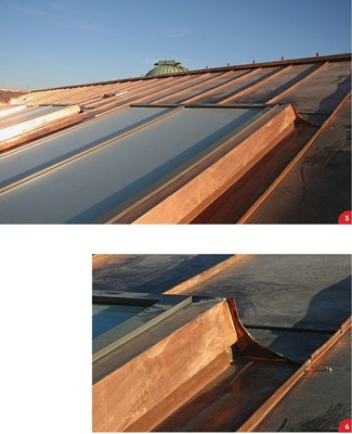 5 Zahlreiche Passscharen sorgen für ein stimmiges Falzraster – eine Grundvoraussetzung zur fachgerechten Ausführung der Oberlichtanschlüsse 6 Alle Falzverbindungen sind in Doppelstehfalztechnik hergestellt