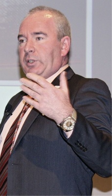 Hervorragender Zuspruch und große Beteiligung. Wie ein roter Faden zog sich die Sorge zur Nachwuchssicherung durch die Veranstaltung. Thematisch hat der 16. Klempnertag alle Teil­nehmer erreicht. Die Branche zeigt einen festen Willen, zukünftig ­einen großen Beitrag zum Ausbau der regenerativen Energiequellen zu leisten.Andreas Müller stv. ZVSHK-Hauptgeschäftsführer