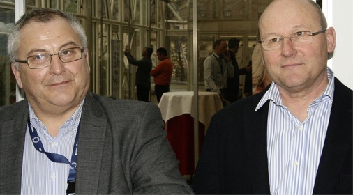 Der Klempnertag macht in den Märkten in Deutschland sowie in den ­ angrenzenden Ländern deutlich, wo der jeweilige Fachbetrieb steht. Darüber hinaus werden Synergien sichtbar und inzwischen auch grenz­übergreifend genutzt. Dieser intensive Austausch trägt maßgeblich dazu bei, in Zukunft gemeinsam weiter voranzukommen und bei auftauchenden Problemen die richtigen Kontaktpersonen direkt anzusprechen. Darüber hinaus wird das Image unseres Berufes deutlich angehoben. Ernst Josef Zimmermann tv. Bundesinnungsmeister und Vorsitzender der Berufsgruppe der Spengler, Österreich)