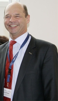 Der Klempnertag in Würzburg ist als Kommunikationsplattform für branchenspezifische Themen wieder zu altbekannter und nachhaltiger Stärke zurückgekehrt. Wir freuen uns, dass wir als Rheinzink mit unseren zukunftsweisenden Lösungen zum Erfolg des Klempnertags 2012 beitragen konnten.Dr. Michael Knepper Geschäftsführer Rheinzink, Datteln