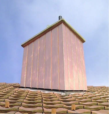 ... Peter Borer fertigt dort unter maximaler Ausnutzung der Werkstatt Verwahrungen an
