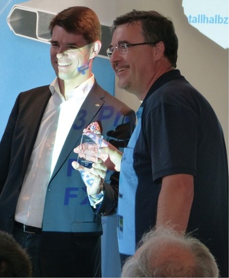 Preisverleihung: die Prefa-Geschäftsführer Mike Bucher und Karsten Köhler mit ihrem Innovationspreis