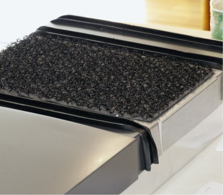 Eine handelsübliche Strukturmatte gleicht Höhenunterschiede aus
