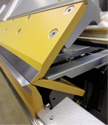 Spezielle Werkzeuggeometrie: Die Oberwange der ZR 200 erhöht den Freiraum zur Herstellung komplexer Bauteile deutlich
