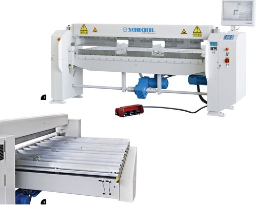 1 Die teilsegmentierte und CNC-gesteuerte Schechtl-Maxi 200 ...2 ... sorgt mit reichhaltiger Ausstattung für hohen Komfort. Der Tiefenanschlag der Maxi begünstigt die wirtschaftliche Fertigung und erleichtert die Herstellung wiederkehrender Segment-Profile, beispielsweise bei der serienorientierten Fertigung