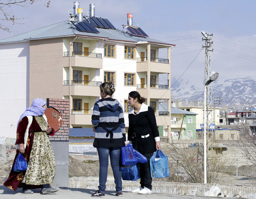 In den Städten ist fast jedes Gebäude mit einer Solaranlage ausgestattet
