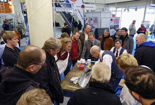 Andreas Witt vom Berufsbildungswerk der SHK Hamburg bei einer Lötvorführung
