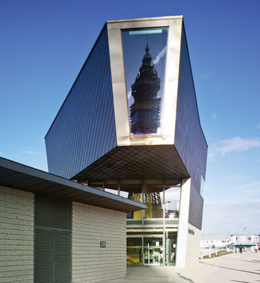 Der Blackpool-Tower ist allgegenwärtig: Beim Blick aus dem Festival House ist er ebenso präsent wie in der Spiegelung der Fensterfront