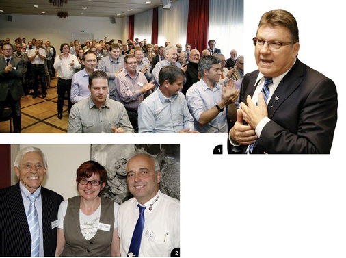 1 Stehender Applaus für Bernard Trächsel und seine vorbildliche Medienarbeit2 VDSS-Ehrenmitglied Alex Zehnder begrüßt SMV-­Vorstand Werner Fünfer und ­seine Partnerin Kornelia Dussmann