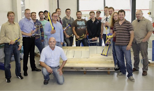 Stuttgarter Meisterschüler testen Rau-Blechbearbeitungsgeräte bei Maschinen-Stockert in München
