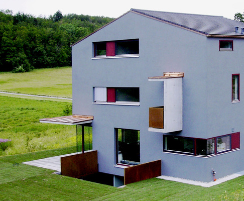 Architektonische ­Akzente aus ­Corten-Stahl an einem Einfamilienhaus