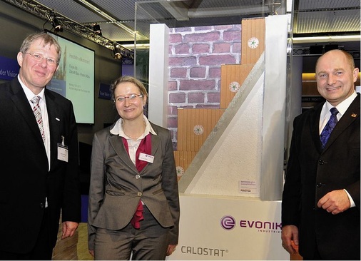 Evonik zeigte Anwendungsbeispiele des Hochleistungs­wärmedämmstoffs Calostat auf der Bau in München