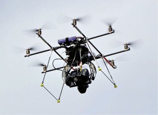 Dieser leistungsfähige Octocopter transportiert eine Spiegelreflexkamera - © iStockphoto
