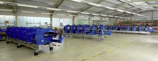 Blick in die Montagehalle der Asco Maschinenbau GmbH am neuen Firmen­standort Ainring
