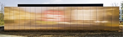 Nominiert: Das Radio-Log ist ein Zentrum für Strahlentherapie in Hof. Der kubisch abgeschlossene Baukörper wurde mit Tecu-Classic- Bond bekleidet