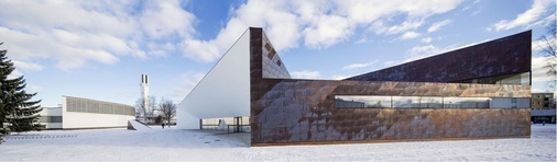 Nominiert: Die Fassade der Seinäjoki Bibliothek in Finnland schafft den Dialog zwischen Alt und Neu