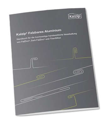 Auf 60 Seiten vermittelt das neue Handbuch wertvolle Verarbeitungshinweise für FalZinc, Dark FalZinc und TitanSilber - © Kalzip
