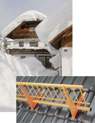 Bewährte Schneefangsysteme der Gust. Overhoff GmbH & Co. KG eignen sich wahlweise für Schneefanggitter, -rohre oder Rundhölzer. Die sichere Platzierung erfolgt durch ­einfaches Einhängen zwischen Dachlatte und Dachpfanne