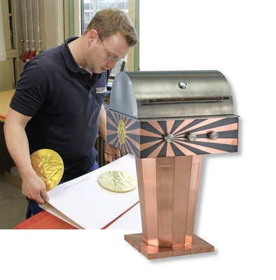 Kohldampf: Fabian Schöllhammer läuft bereits das Wasser im Munde zusammen. Er brennt darauf, sein Klempner-Barbecue einzuweihen, doch das geht freilich erst nach bestandener Prüfung
