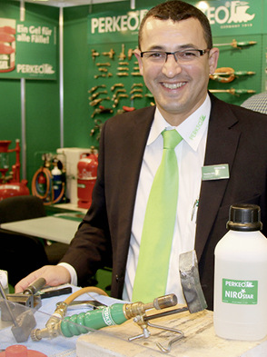 Yassine Hönes präsentiert das Edelstahl-Flussmittel Niro-Star von Perkeo
