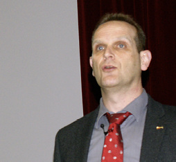 
Dietmar Schuh sprach über Metalldächer und Metallfassaden
