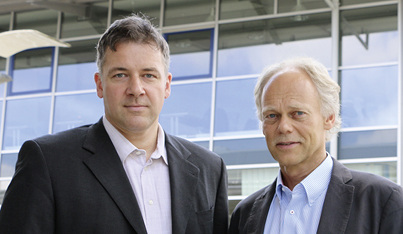 
Im BAUMETALL-Gespräch: Studiengangsleiter Prof. Dr. Peter Niedermaier (Gebäudehülle) und 
Prof. Dr. Harald Krause (Energie- und Gebäudetechnologie)
