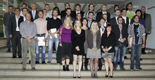 
Im Juli 2014 wurden an der Hochschule für angewandte Wissenschaften – Fachhochschule Rosenheim, genauer gesagt der Fakultät für angewandte Natur- und Geisteswissenschaften, die ersten Absolventen des Studienganges Energie- und Gebäudetechnologie verabschiedet
