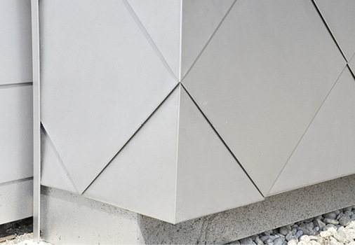 <p>Die Rauten an Sockel und Außeneck sind perfekt auf die Maße der Wandscheibe abgestimmt</p> - © Hermann Bade GmbH & Co. KG
