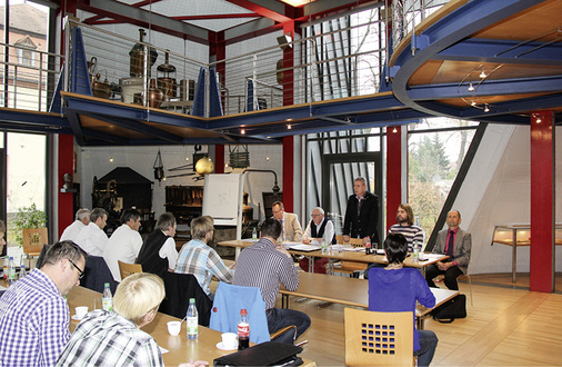 
Vorstand Jens Sperber informiert die Mitglieder über neue Konzepte 
