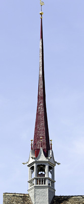 



Für die nächsten 50 Jahre ist der Dachreiter wieder sicher auf dem Dach verankert
