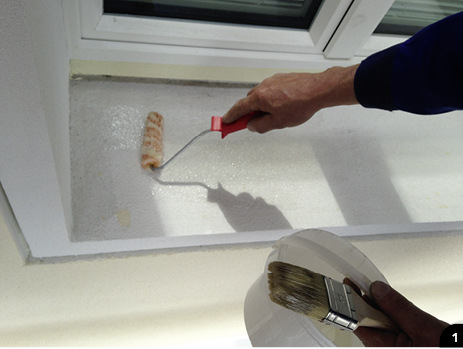 &nbsp;

1

Die Grundierung 2K wird direkt auf das abgetrocknete Wärmedämmverbundsystem (WDVS) aufgetragen

&nbsp;

&nbsp;

2

In der Grundierung 2K vollständig eingebundenes Quarzkorn verbessert die Verkrallung von Enkolit auf der WDVS-Oberseite

&nbsp;

&nbsp;

3

Ein spezieller Heizgürtel optimiert die Enkolit-Verarbeitung in der kalten Jahreszeit

&nbsp;
