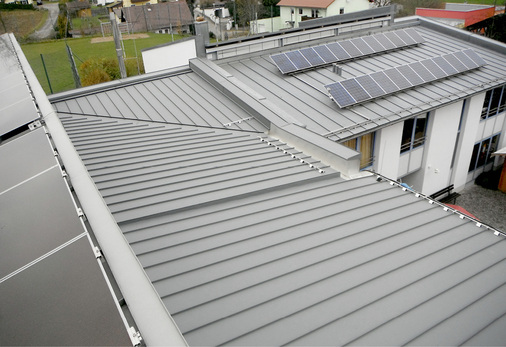 
Wie im Bilderbuch: eine Snapfalz-Dachlandschaft vom Fachbetrieb Keim
