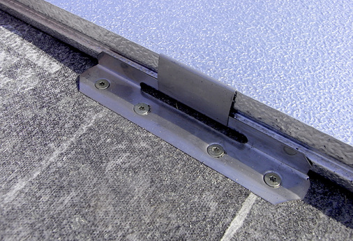 
Diese speziellen Snapfalz-Hafte sind ebenfalls eine Entwicklung aus dem Hause Keim
