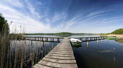 <p>
</p>

<p>
Beim Hämmern entstehen glockenartige Töne, die über die lauenburgische Seenplatte dringen
</p> - © Bild: iStock_Gutzemberg

