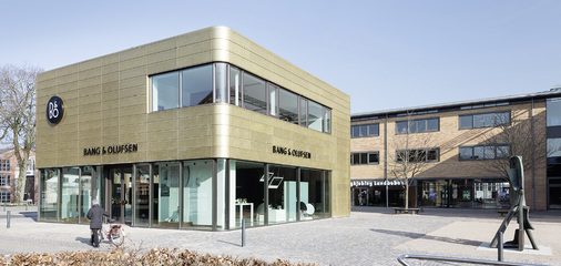 
Eine besondere gestalterische Komponente erhielten die Paneele durch eine leichte Brünierung
