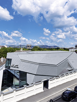 
Elegante Titanzinkhülle
