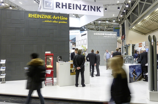 Neben zwei neuen Fassadensystemen und zahlreichem Fassadenzubehör präsentierte Rheinzink eine ganze Reihe weiterer Neuigkeiten auf der Bau
