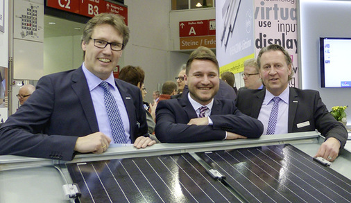 Frank Neumann, Steven Paton und Thomas Fellenberg präsentieren Rheinzink-PV
