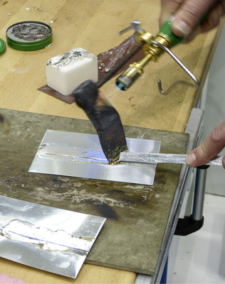 Bleifrei für eine erhöhte Arbeitssicherheit: Rheinzink-Lötzinn
