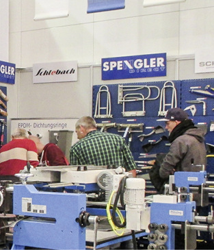 Die Werkzeugwand des Handelshauses Spengler Direct weckte ebenso wie die zahlreichen Ausstellungsmaschinen großes Interesse
